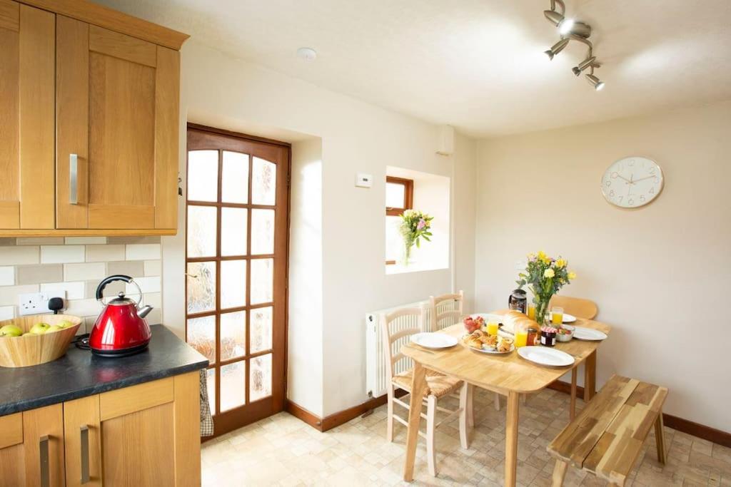 Hillside Cottage, Countryside Views Near Llangollen 코웬 외부 사진